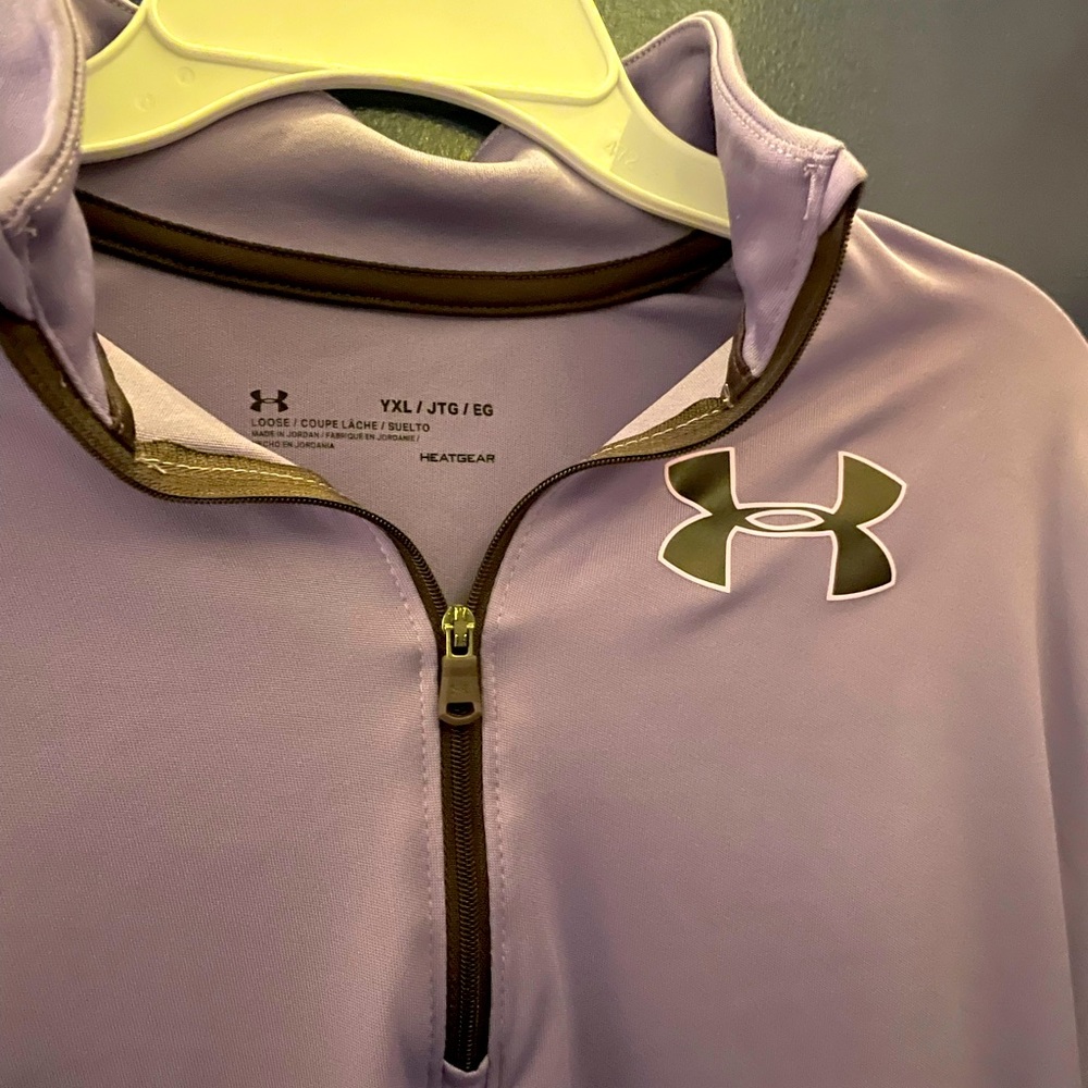 Womens Underarmour light sweatshirt